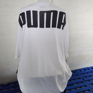 プーマ(PUMA)のPUMATシャツ  バックプリント(シャツ)