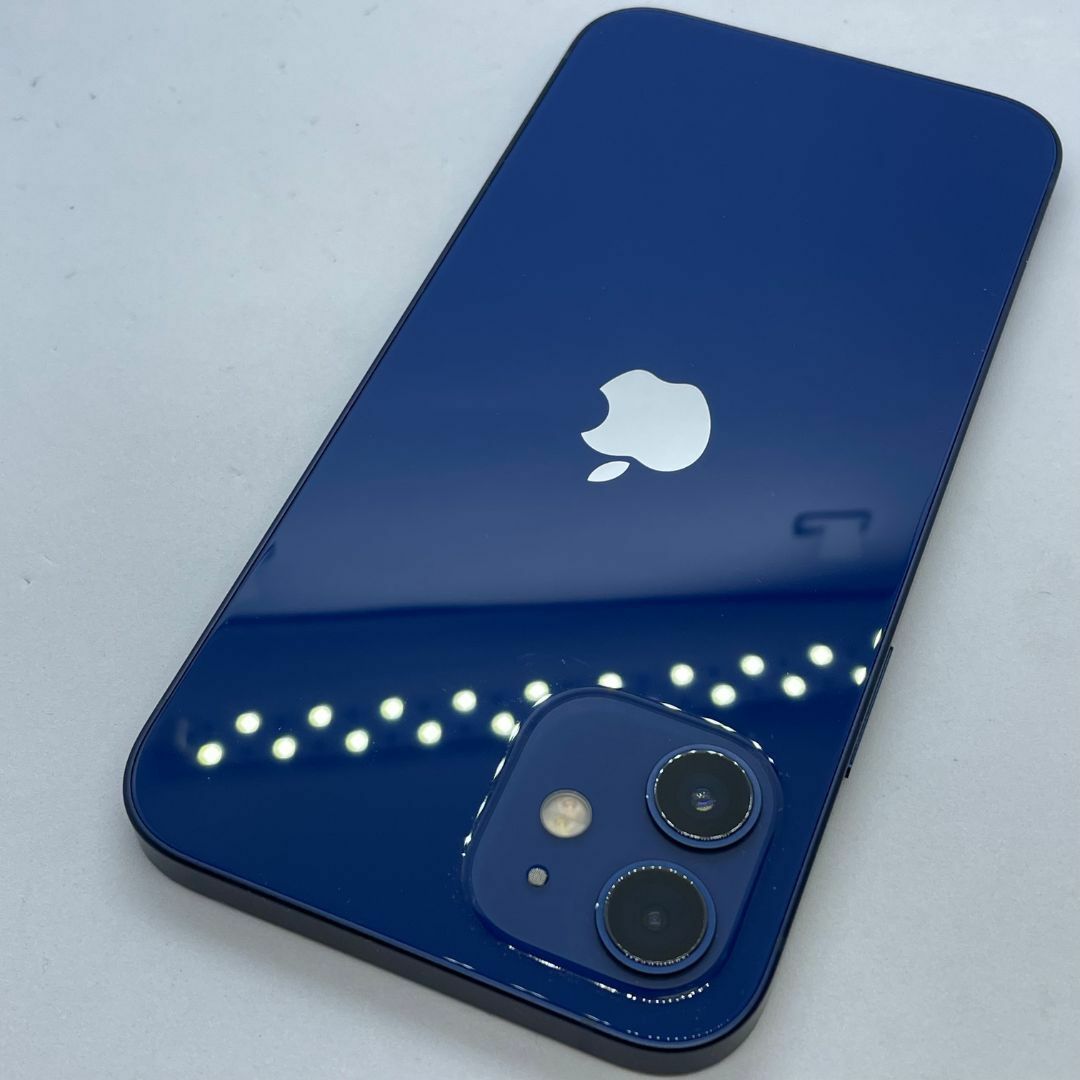 Apple(アップル)の【中古品】iPhone 12 docomo SIMロック解除済 64GB MGHR3JA ブルー スマホ/家電/カメラのスマートフォン/携帯電話(スマートフォン本体)の商品写真