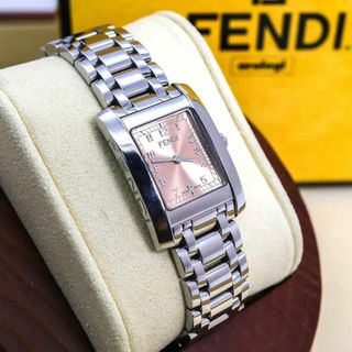 フェンディ(FENDI)の《人気》 FENDI 腕時計 ピンク 7000L レディース クラシコ 外箱付l(腕時計)