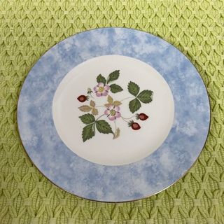 ウェッジウッド(WEDGWOOD)のウェッジウッド　フルリムプレート　ワイルドストロベリー 黒壺(食器)