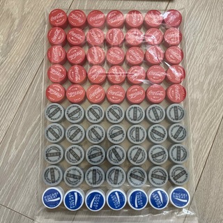 【9】ペットボトルキャップ70個 赤 ねずみ色 青(各種パーツ)