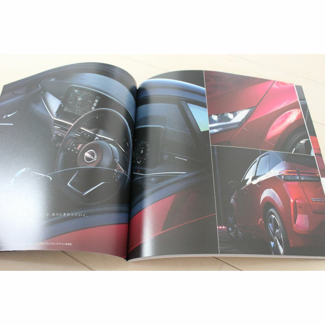 日産(ニッサン)の2023年モデル 日産 NOTE AURA カタログ（オプションカタログ付き） 自動車/バイクの自動車(カタログ/マニュアル)の商品写真