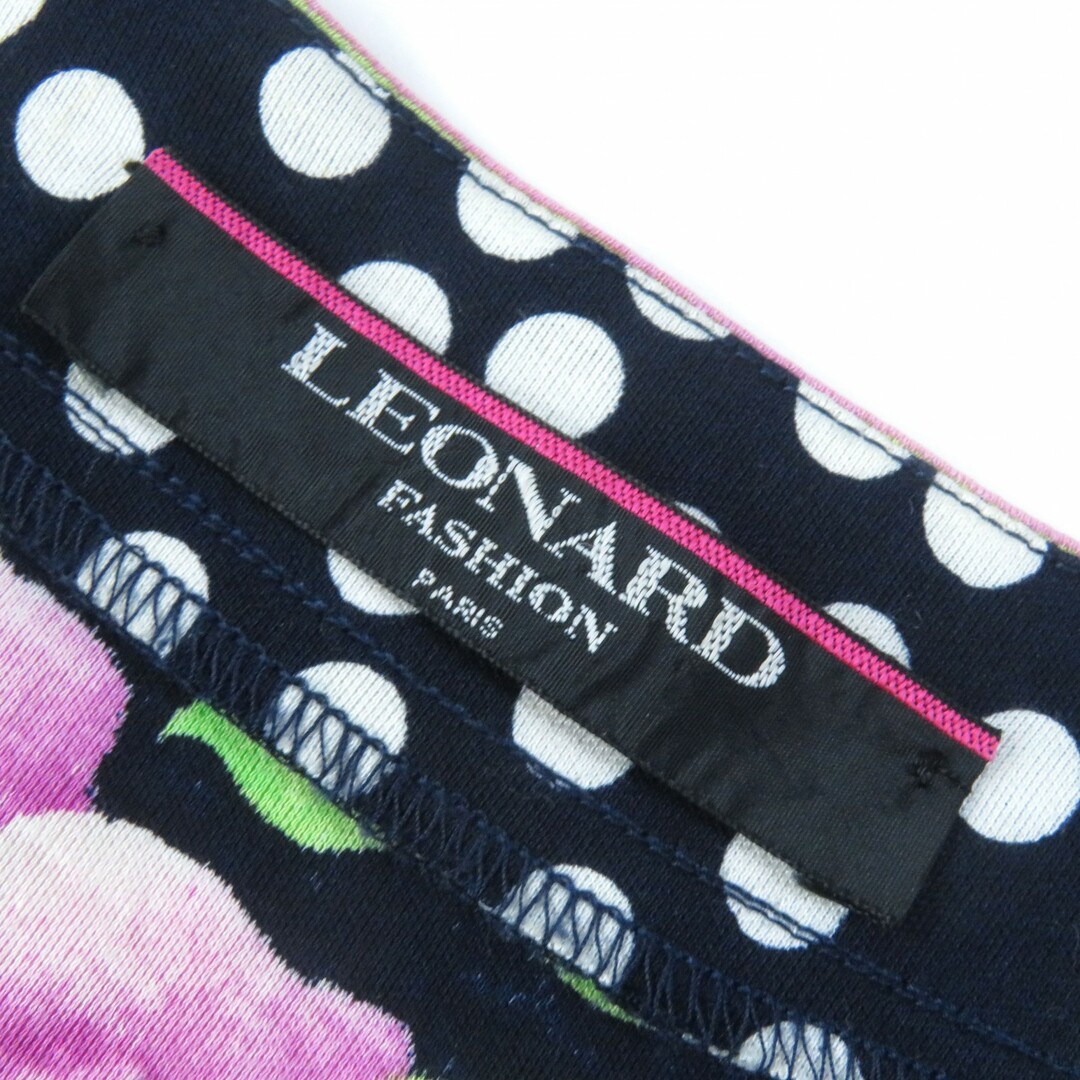 美品△LEONARD FASHION レオナール ファッション コットン 水玉×花柄 ロゴボタン付き 半袖 プルオーバー ネイビー マルチカラー L レディース レディースのトップス(カットソー(半袖/袖なし))の商品写真