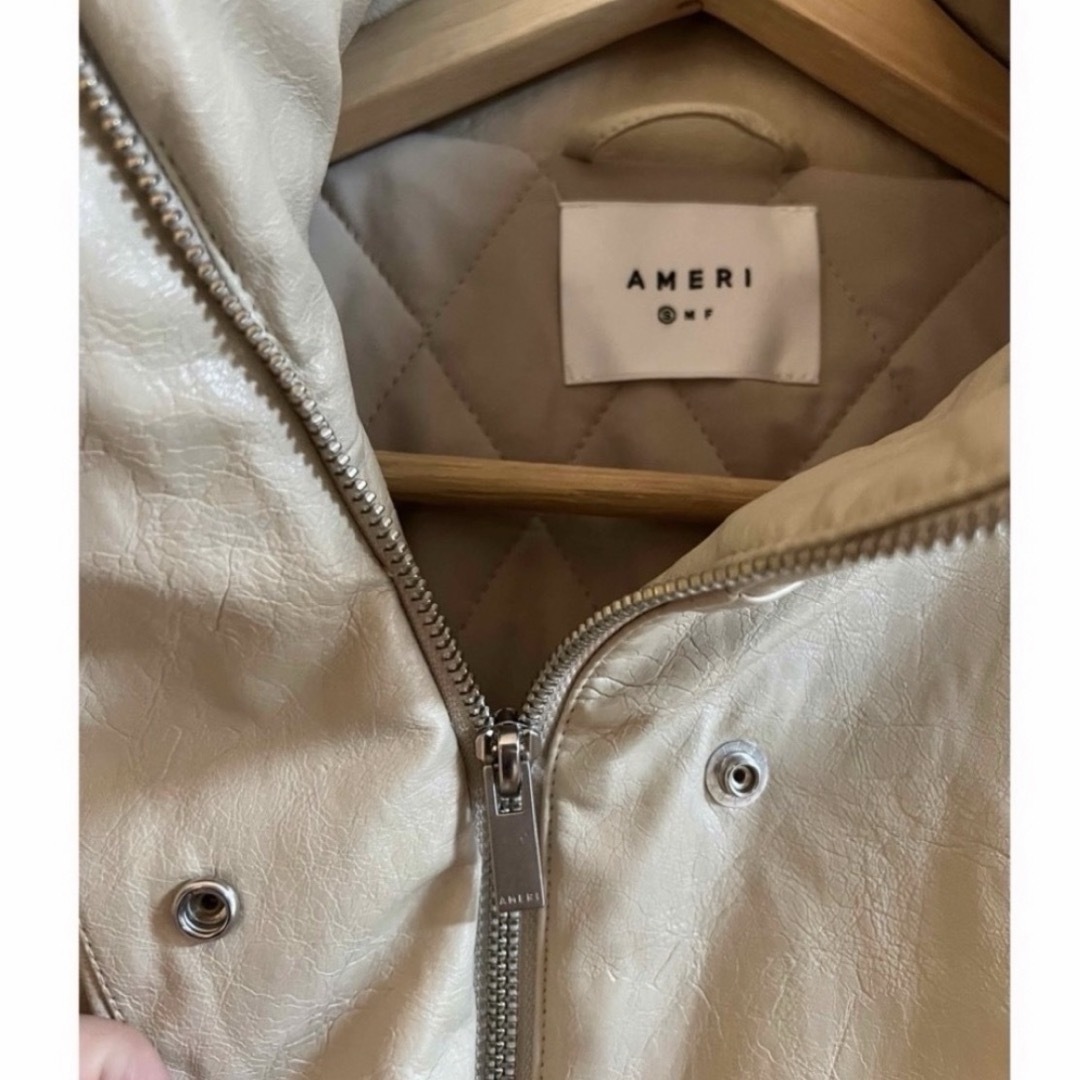 Ameri VINTAGE(アメリヴィンテージ)のAMERI PASTING LIKE FAKE LEATHER JACKET  レディースのジャケット/アウター(ブルゾン)の商品写真