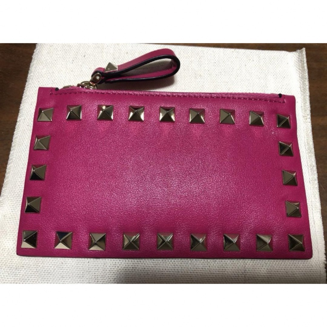 VALENTINO(ヴァレンティノ)のVALENTINO ヴァレンティノ ロックスタッズジップカードケース PINK レディースのファッション小物(財布)の商品写真