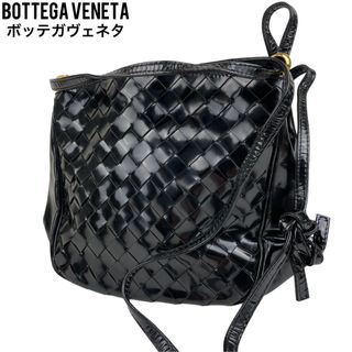 ボッテガヴェネタ(Bottega Veneta)の✨良品　ボッテガヴェネタ　イントレチャート　ショルダーバッグ　エナメル　黒(ショルダーバッグ)