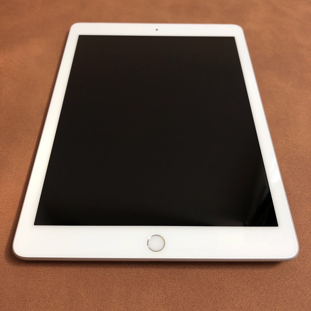 iPad(アイパッド)の7379 電池ほぼ新品 比較的綺麗 iPad6 第6世代 32GB SIMフリー スマホ/家電/カメラのPC/タブレット(タブレット)の商品写真