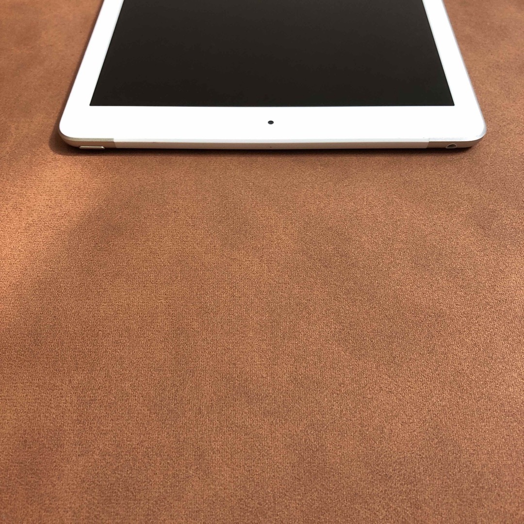 iPad(アイパッド)の7379 電池ほぼ新品 比較的綺麗 iPad6 第6世代 32GB SIMフリー スマホ/家電/カメラのPC/タブレット(タブレット)の商品写真