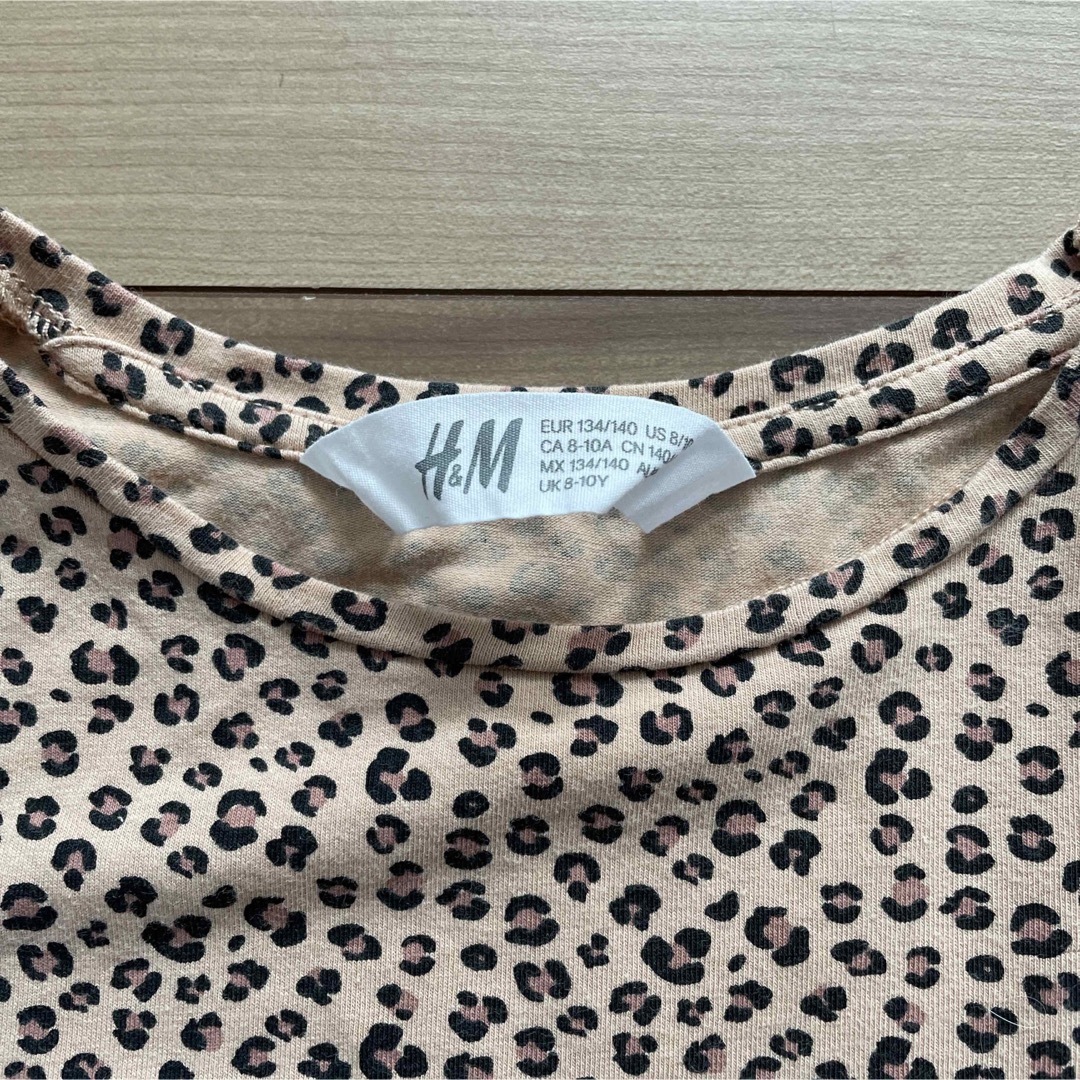 H&M(エイチアンドエム)のH＆M キッズ服　豹柄ロンT キッズ/ベビー/マタニティのキッズ服女の子用(90cm~)(Tシャツ/カットソー)の商品写真