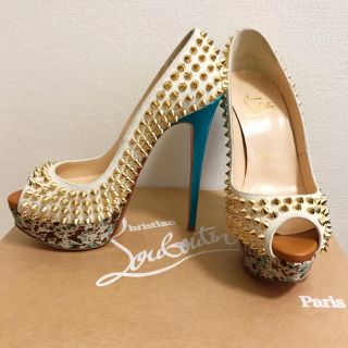 クリスチャンルブタン(Christian Louboutin)のレア新品クリスチャンルブタンスパイクパンプス34.5ホワイトゴールド(ハイヒール/パンプス)