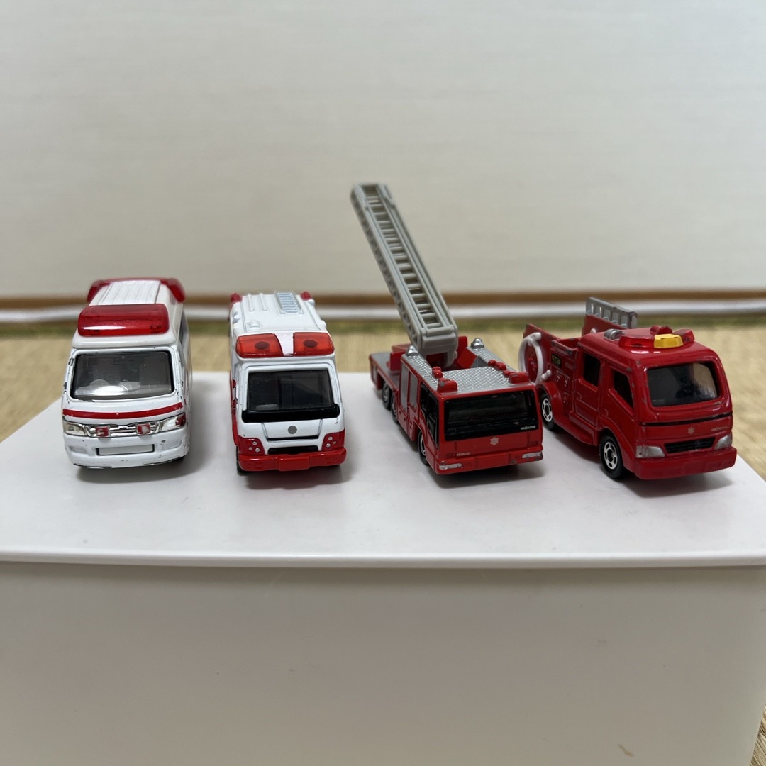 トミカシリーズ(トミカシリーズ)のトミカ　救急車両 エンタメ/ホビーのおもちゃ/ぬいぐるみ(ミニカー)の商品写真