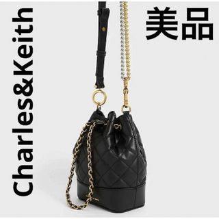 チャールズアンドキース(Charles and Keith)のチャールズアンドキース　キルティング　チェーンショルダーバッグ　キルト　バケット(ショルダーバッグ)