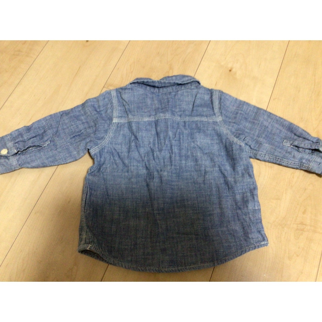 babyGAP(ベビーギャップ)のbabyGAP 長袖デニムシャツ 80 キッズ/ベビー/マタニティのベビー服(~85cm)(シャツ/カットソー)の商品写真