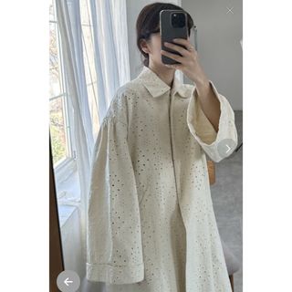 ラウジー(lawgy)の i_am_official cutwork lace coat (ロングコート)