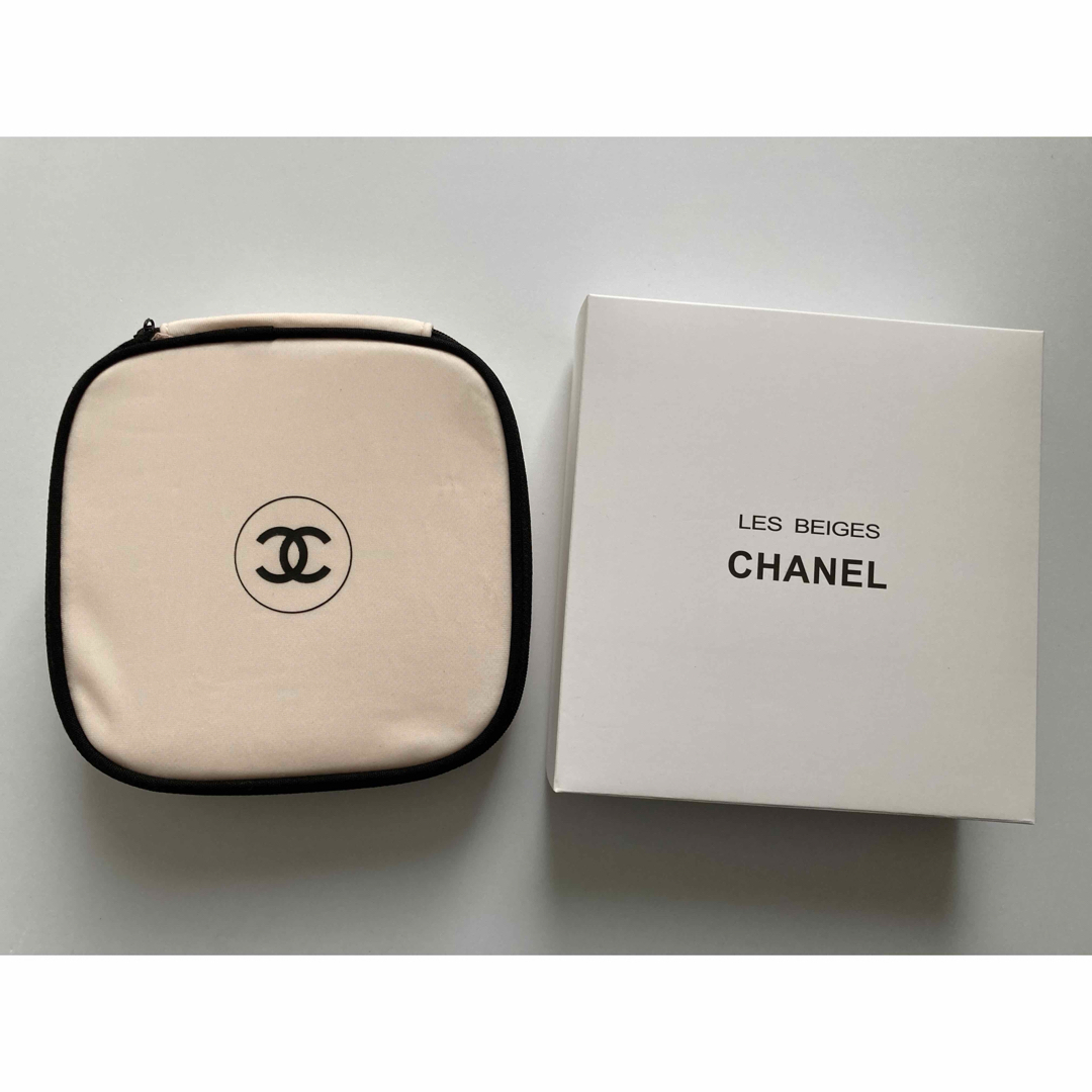 CHANEL(シャネル)のCHANEL シャネル 化粧ポーチ ホワイト スクエア  ノベルティ 新品 レディースのファッション小物(ポーチ)の商品写真