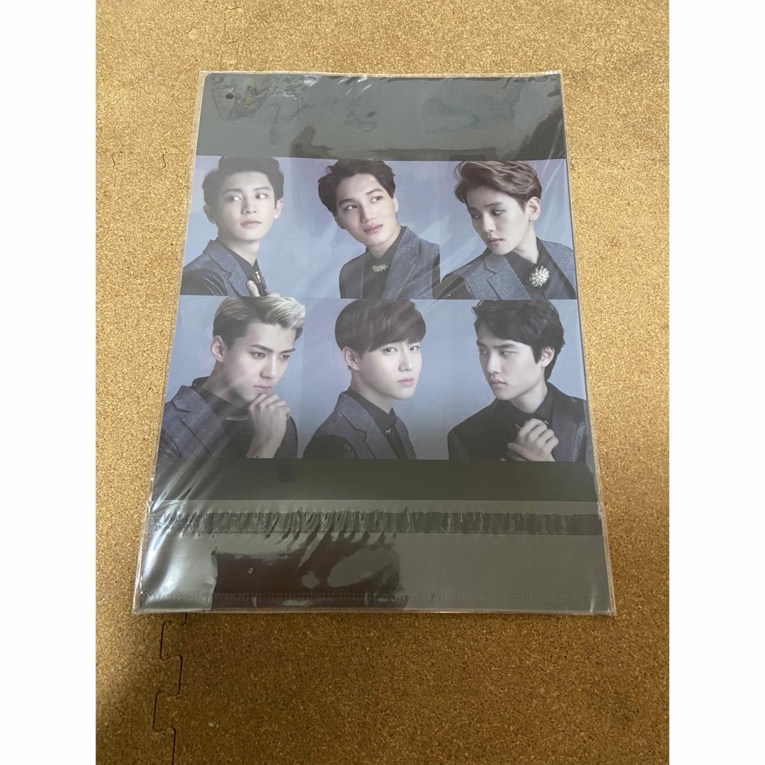 EXO クリアファイル2枚セット エンタメ/ホビーのタレントグッズ(アイドルグッズ)の商品写真