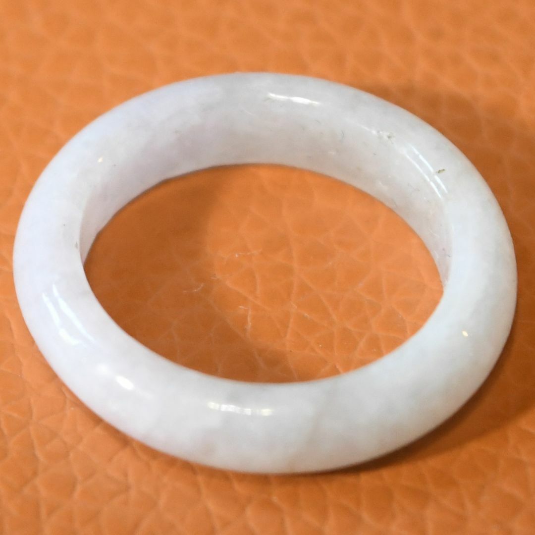 J1257　ヒスイ　翡翠　リング　指輪　14号　ミャンマー　ジェイド　ジェダイト レディースのアクセサリー(リング(指輪))の商品写真
