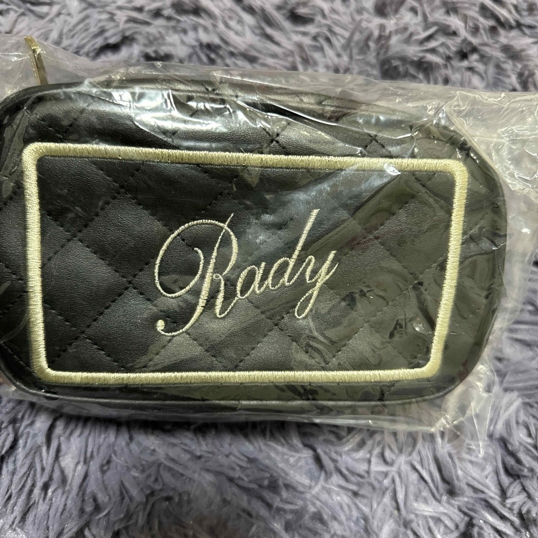 Rady(レディー)のRady♡キルティングポーチ　ブラック　新品 レディースのファッション小物(ポーチ)の商品写真