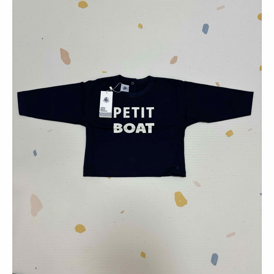 PETIT BATEAU(プチバトー)の新品☆PETIT BATEAU☆長袖グラフィックTシャツネイビー86㎝ キッズ/ベビー/マタニティのベビー服(~85cm)(Ｔシャツ)の商品写真