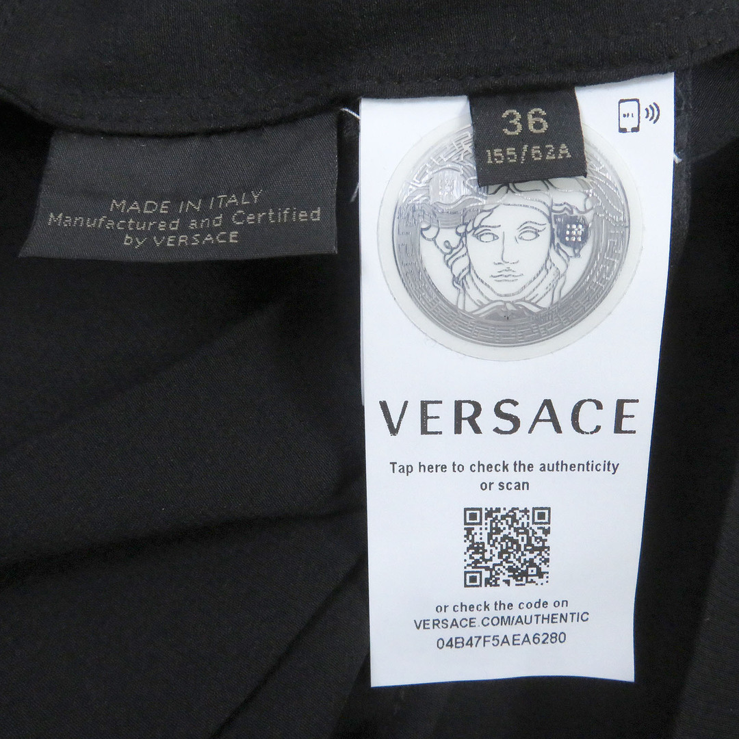 VERSACE(ヴェルサーチ)の極美品□VERSACE ヴェルサーチ シルク100％ メデューサ チェーンプリント  プリーツ ミニスカート ブラック 36 イタリア製 正規品 レディース レディースのスカート(ミニスカート)の商品写真