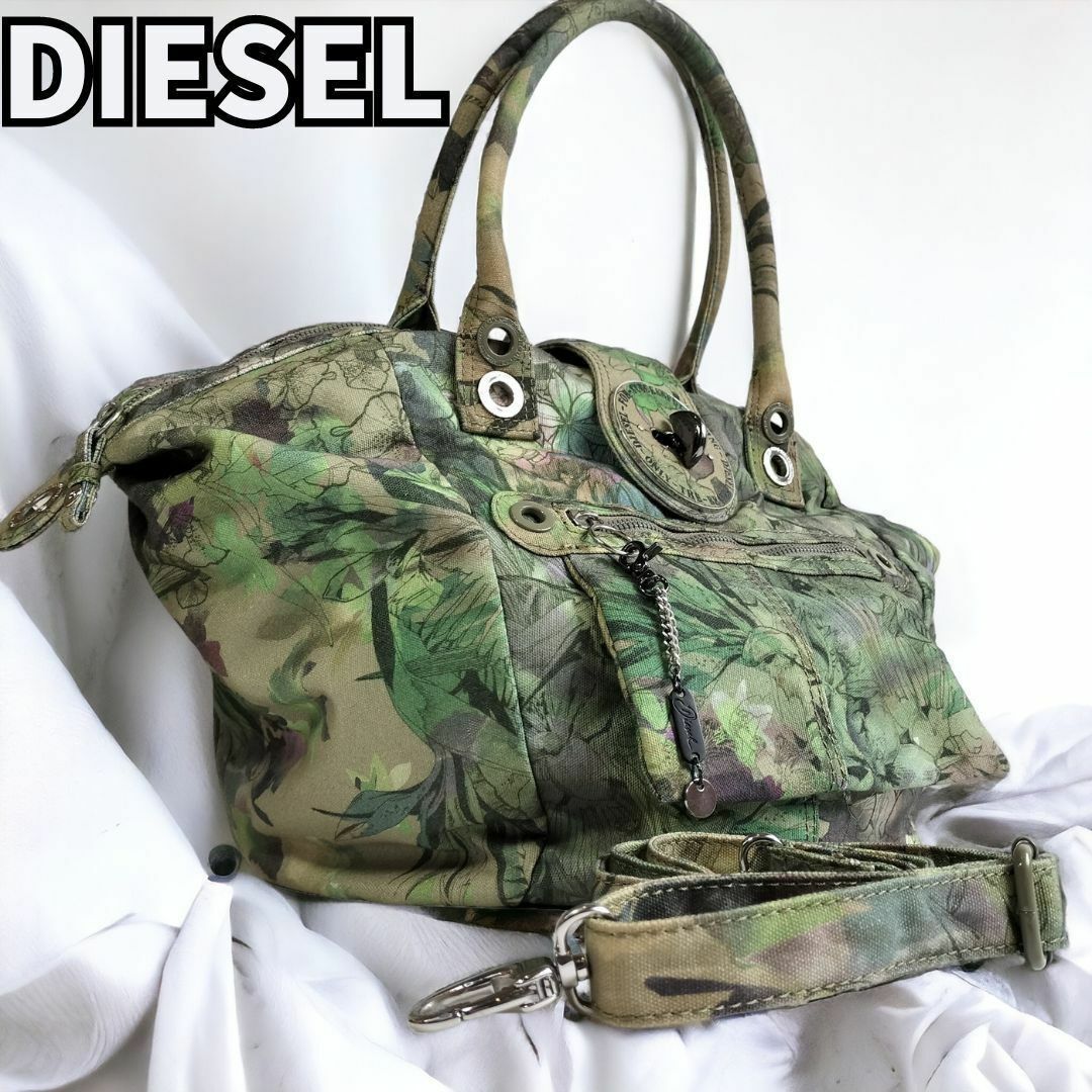 DIESEL(ディーゼル)の【大容量✨洗練されたデザイン】　DIESEL　ボストンバッグ カモフラージュ柄 レディースのバッグ(ボストンバッグ)の商品写真