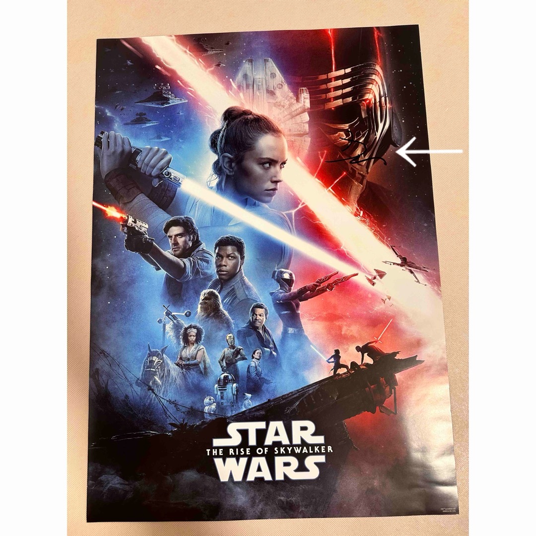 Disney(ディズニー)のSTARWARS  デイジーリドリー　サイン入りポスター エンタメ/ホビーのアニメグッズ(ポスター)の商品写真