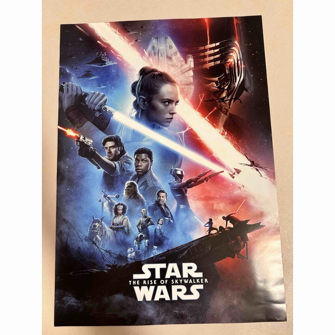 Disney(ディズニー)のSTARWARS  デイジーリドリー　サイン入りポスター エンタメ/ホビーのアニメグッズ(ポスター)の商品写真