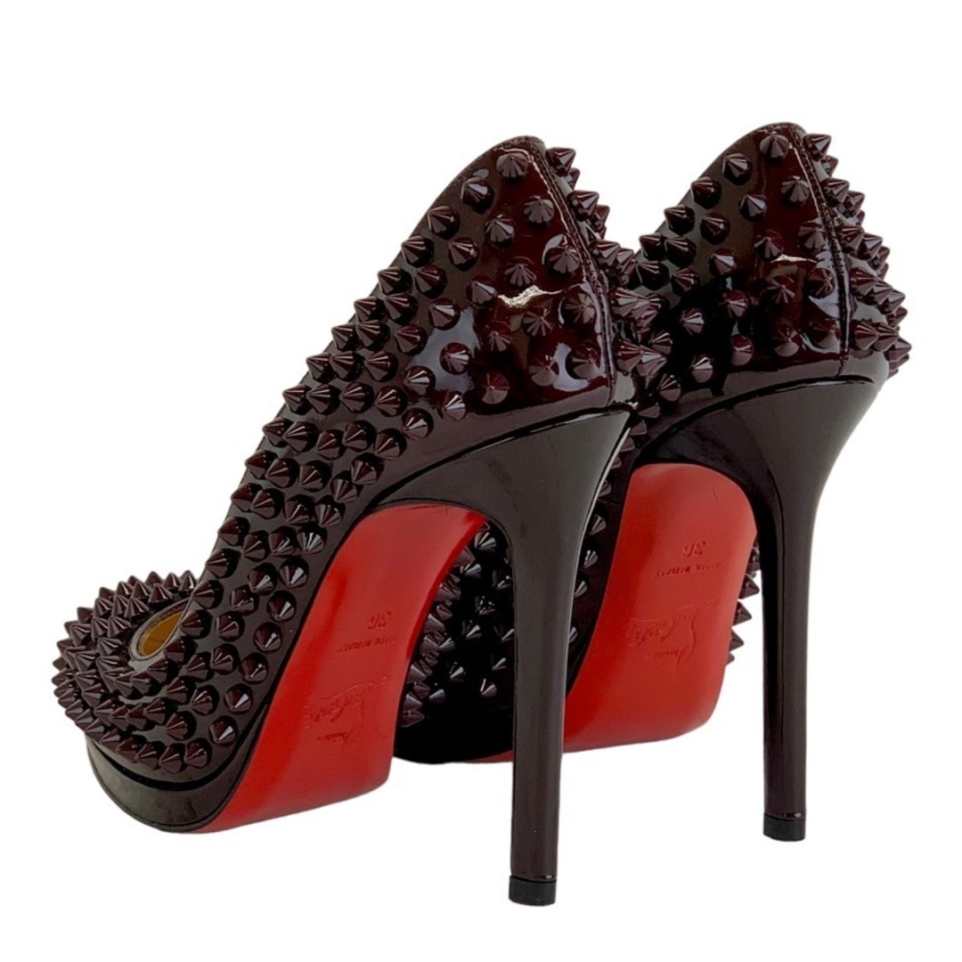 Christian Louboutin(クリスチャンルブタン)の未使用 クリスチャンルブタン Christian Louboutin パンプス 靴 シューズ スパイク スタッズ パテント ボルドー系 レディースの靴/シューズ(ハイヒール/パンプス)の商品写真