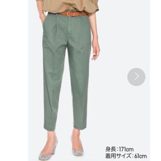 ユニクロ(UNIQLO)のUNIQLOコットンテーパードアンクルパンツ　カーキ　緑(カジュアルパンツ)