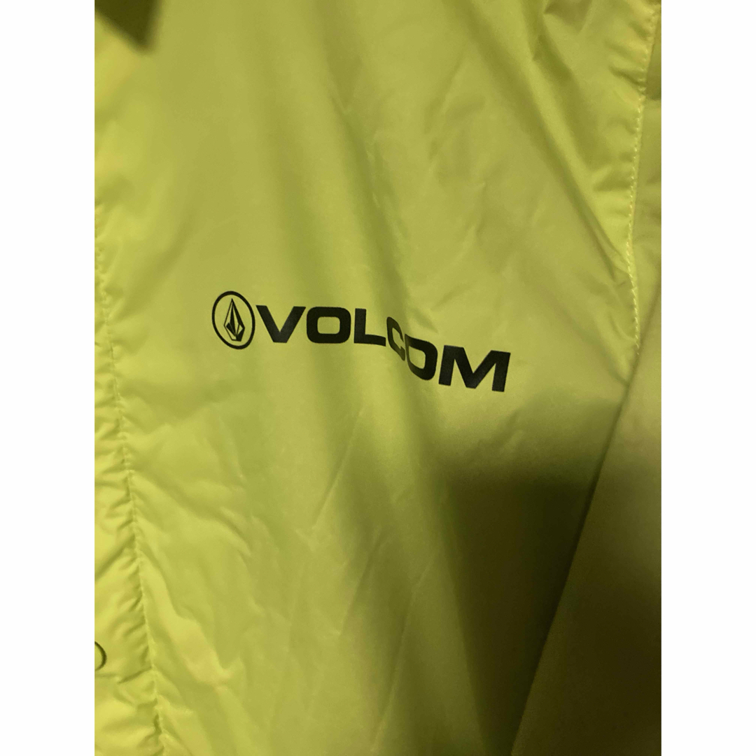 volcom(ボルコム)のVOLCOM ボルコム コーチジャケット 蛍光イエロー Mサイズ メンズのジャケット/アウター(ナイロンジャケット)の商品写真