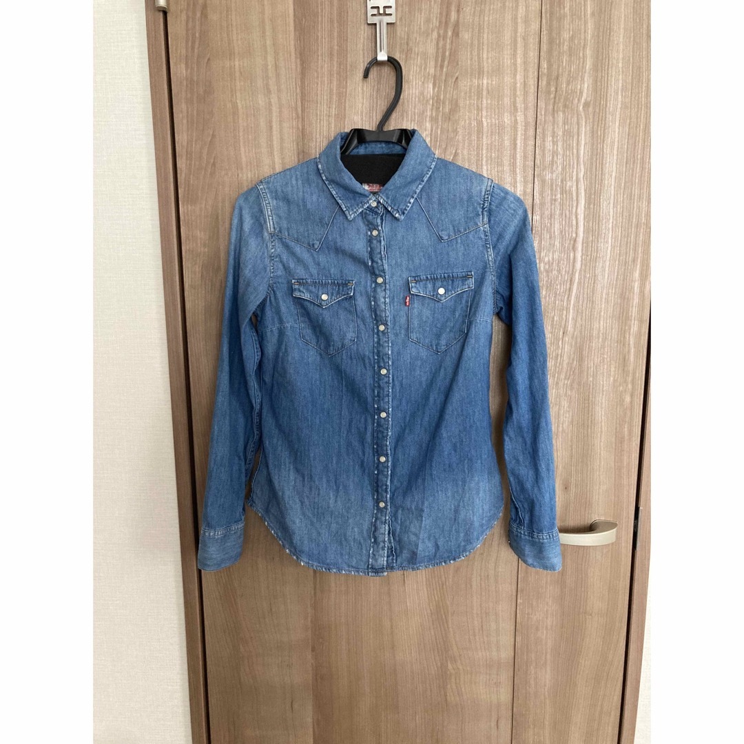 Levi's(リーバイス)の美品★リーバイス　レディースデニムシャツ レディースのトップス(シャツ/ブラウス(長袖/七分))の商品写真