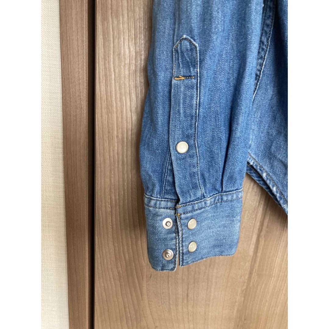 Levi's(リーバイス)の美品★リーバイス　レディースデニムシャツ レディースのトップス(シャツ/ブラウス(長袖/七分))の商品写真