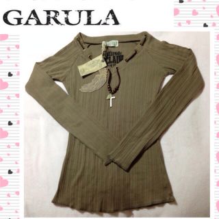 ガルラ(GARULA)の未使用 クロスマリアチャーム付トップス(カットソー(長袖/七分))