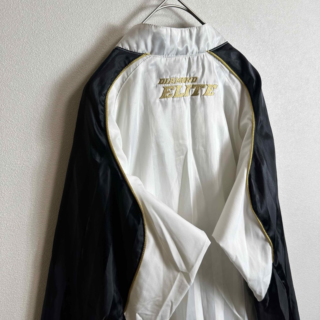 NIKE(ナイキ)のナイキ　ナイロンジャケット　Mサイズ　ハーフジップ　刺繍スウッシュロゴ　白　黒 メンズのジャケット/アウター(ナイロンジャケット)の商品写真