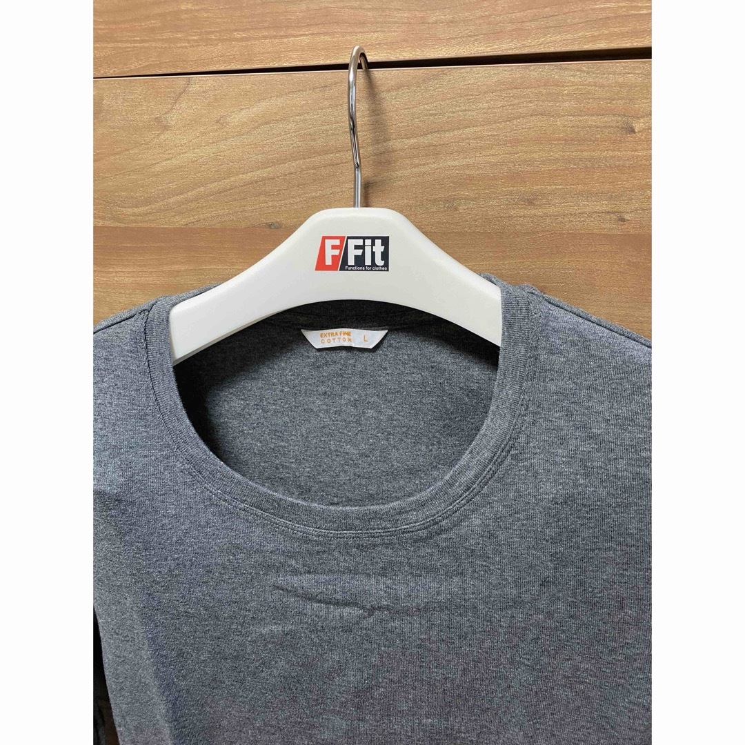 UNIQLO(ユニクロ)の新品未使用　UNIQLO EXTRAFINECOTTON 長袖TシャツＬサイズ レディースのトップス(Tシャツ(長袖/七分))の商品写真