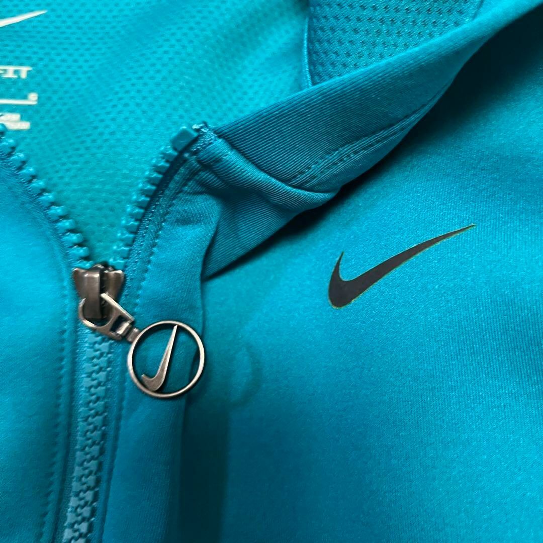 NIKE(ナイキ)の美品【NIKE】Lサイズウレタン生地パーカーフード ジップアップ  ストレッチ レディースのトップス(パーカー)の商品写真