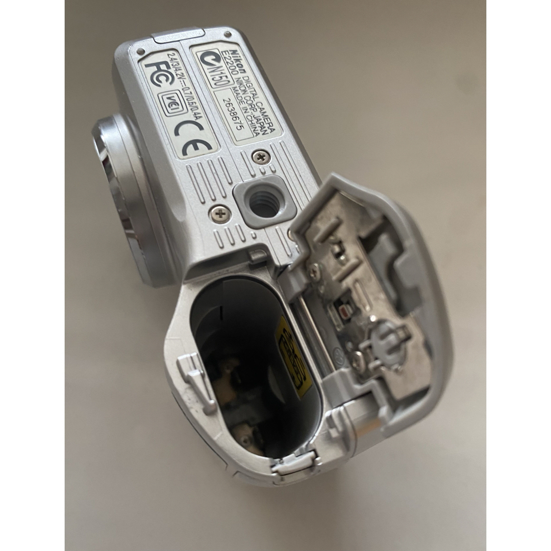  ニコン2200コンパクトデジタルカメラ 電池式 スマホ/家電/カメラのカメラ(コンパクトデジタルカメラ)の商品写真