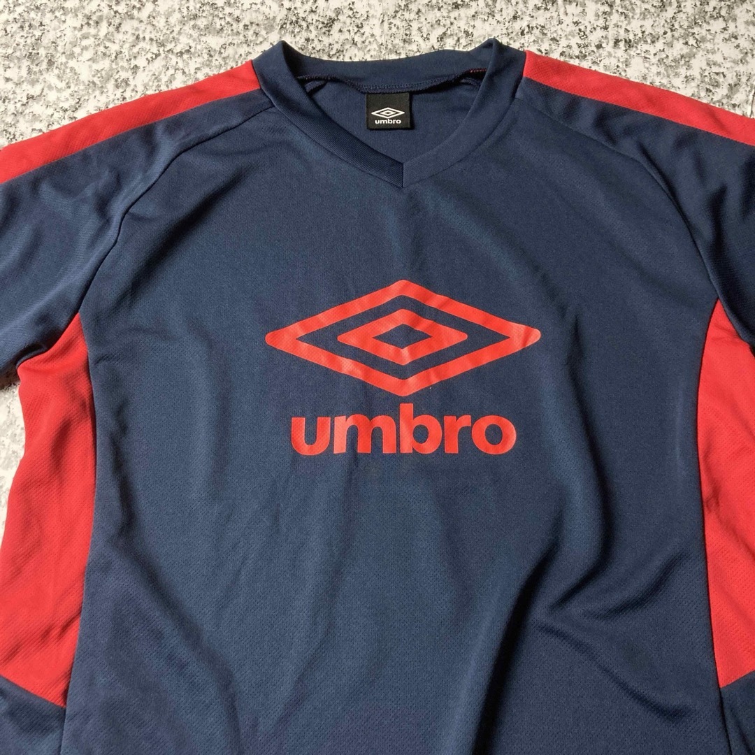 UMBRO(アンブロ)の【グッドレギュラー】アンブロ　ビッグロゴ　VネックTシャツ S/Sゲームシャツ メンズのトップス(Tシャツ/カットソー(半袖/袖なし))の商品写真