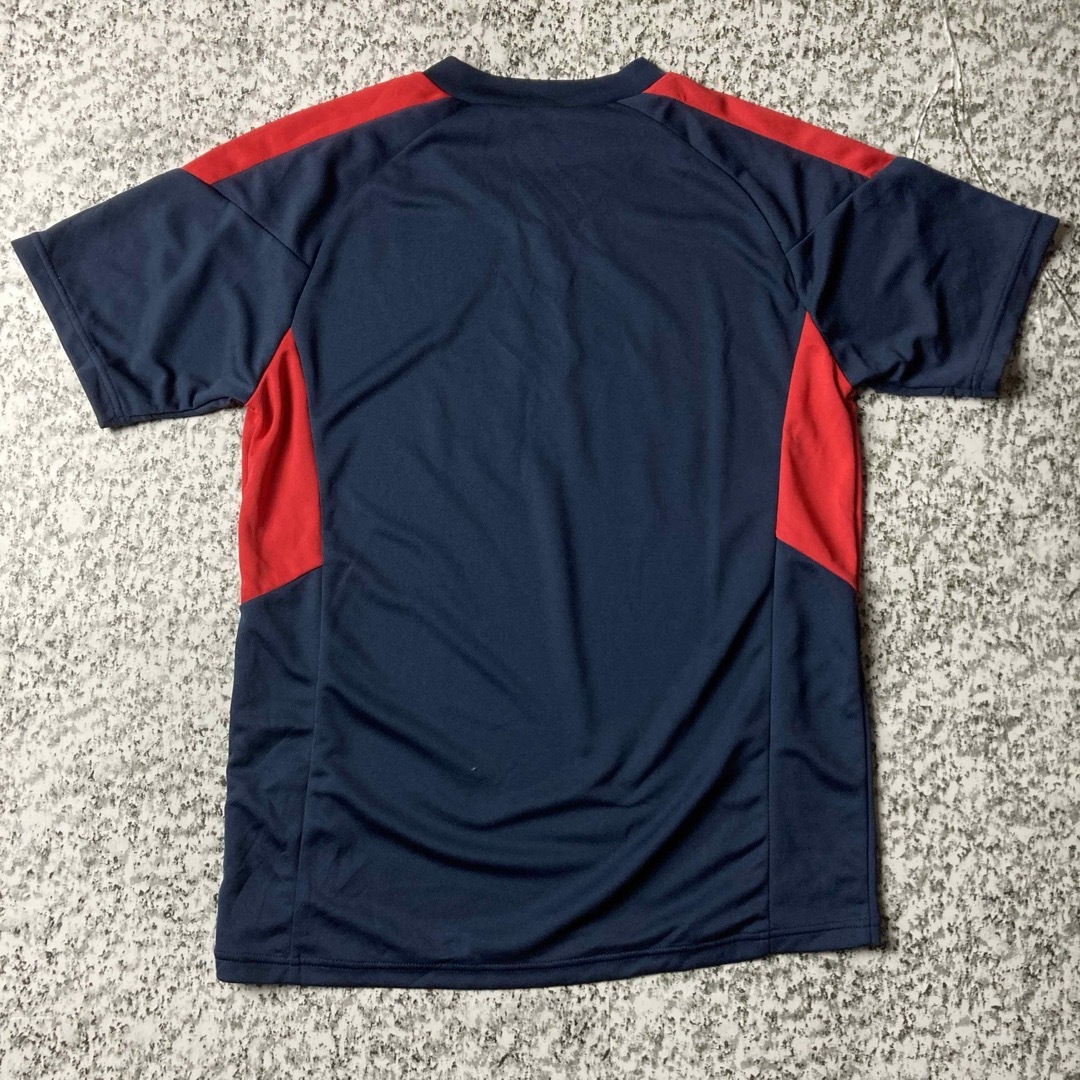 UMBRO(アンブロ)の【グッドレギュラー】アンブロ　ビッグロゴ　VネックTシャツ S/Sゲームシャツ メンズのトップス(Tシャツ/カットソー(半袖/袖なし))の商品写真