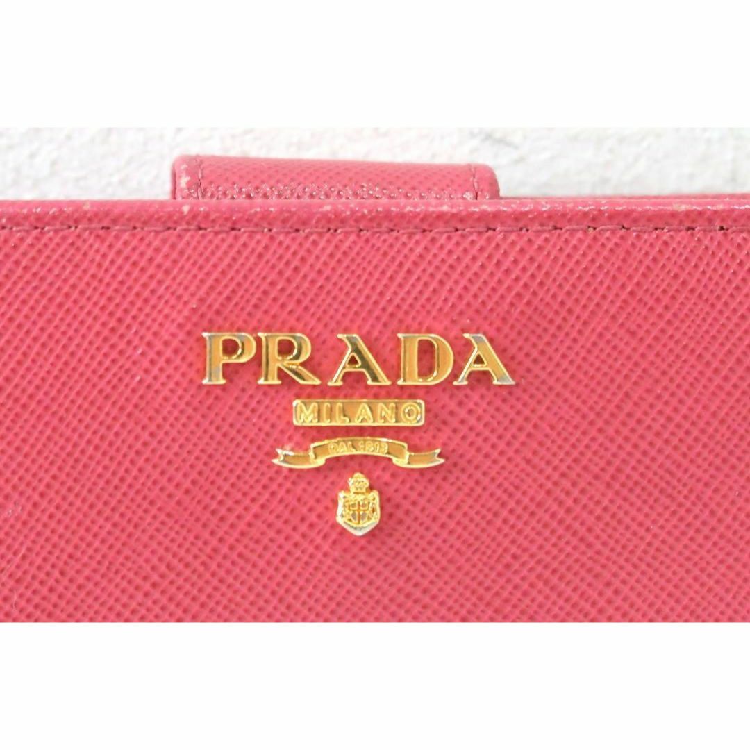 PRADA(プラダ)の定価11.7万円 プラダ  2つ折り 財布 レザー ピンク 前面ロゴ レディースのファッション小物(財布)の商品写真