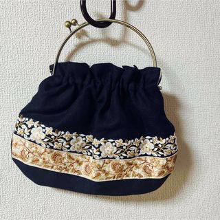 インド刺繍りぼんバッグ　べんり口金バッグ　ショルダーバッグ　ハンドメイド(バッグ)