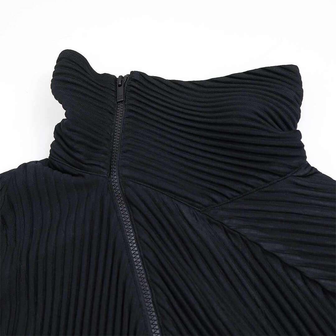 ISSEY MIYAKE(イッセイミヤケ)のHOMME PLISSE ISSEY MIYAKE オム プリッセ イッセイ ミヤケ 23AW THREE BY SIX Coat プリーツポンチョコート HP33JA381 ブラック F メンズのジャケット/アウター(その他)の商品写真