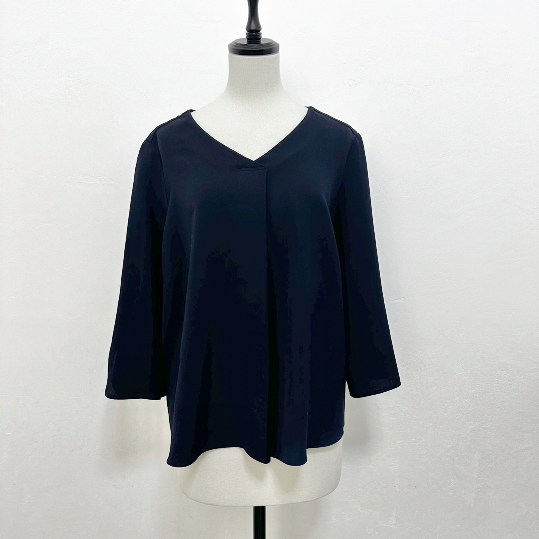 UNTITLED(アンタイトル)の【UNTITLE】ネイビー 3L 2XL 大きいサイズ ブラウス レディースのトップス(シャツ/ブラウス(長袖/七分))の商品写真