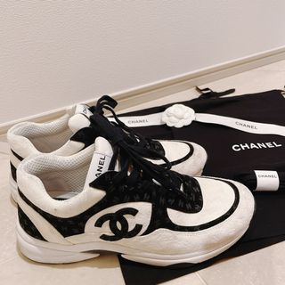 シャネル(CHANEL)の美品 CHANEL メンズ スニーカー　白 サイズ43 Gスエード 35617(スニーカー)