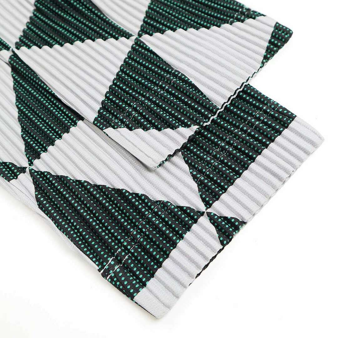 ISSEY MIYAKE(イッセイミヤケ)のHOMME PLISSE ISSEY MIYAKE オム プリッセ イッセイ ミヤケ 23AW TRIANGULAR GRID トライアングルプリーツパンツ HP33JF352 グレー グリーン 3 メンズのパンツ(その他)の商品写真