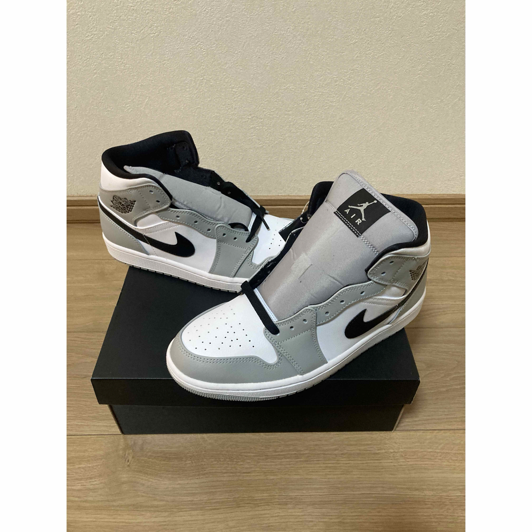 Jordan Brand（NIKE）(ジョーダン)のNike Air Jordan 1 Mid Light Smoke Grey メンズの靴/シューズ(スニーカー)の商品写真