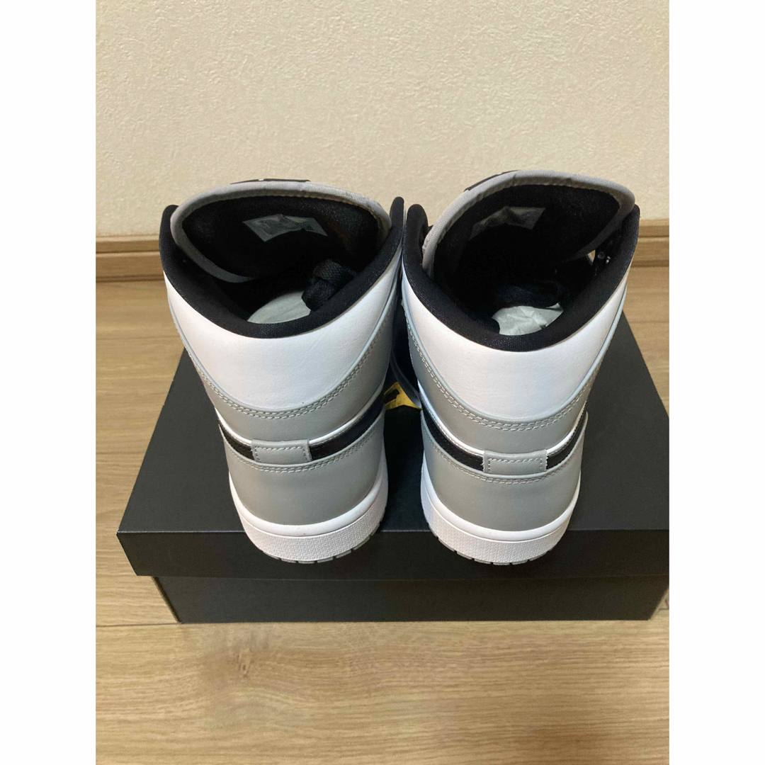Jordan Brand（NIKE）(ジョーダン)のNike Air Jordan 1 Mid Light Smoke Grey メンズの靴/シューズ(スニーカー)の商品写真