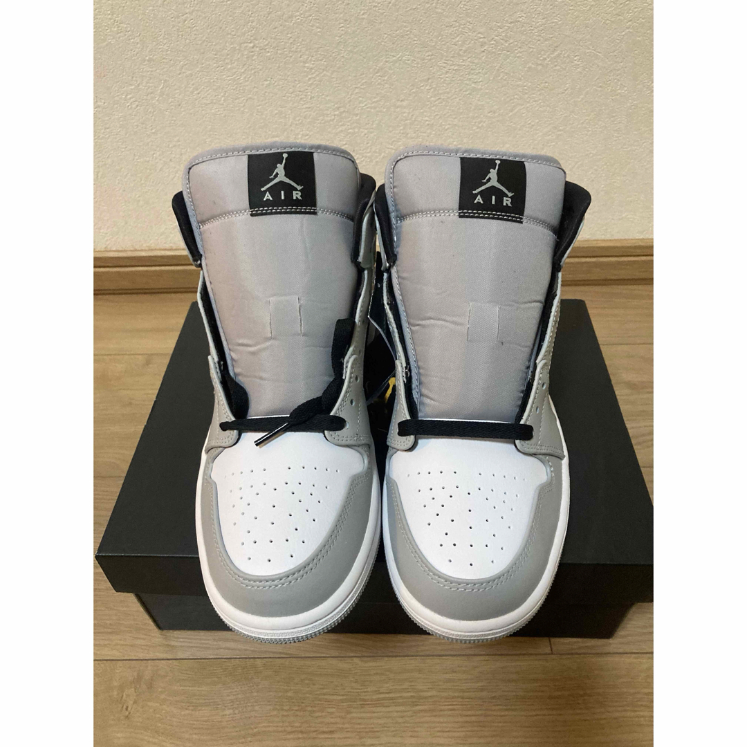 Jordan Brand（NIKE）(ジョーダン)のNike Air Jordan 1 Mid Light Smoke Grey メンズの靴/シューズ(スニーカー)の商品写真