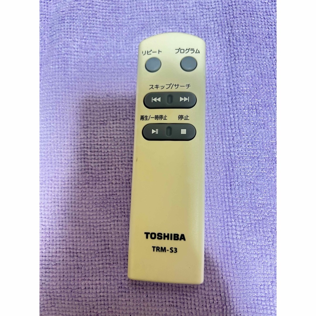 東芝(トウシバ)の東芝 TOSHIBA TRM-S3 オーディオリモコン スマホ/家電/カメラのオーディオ機器(その他)の商品写真