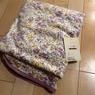 tete a tete - 新品　テータテート　teteatete ハーフ毛布　花柄